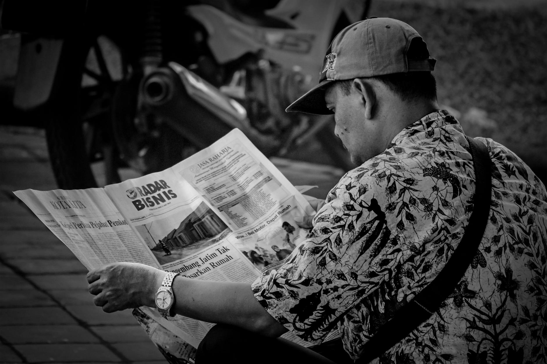 Gambar ilustrasi berita nasional terbaru menampilkan headline politik, ekonomi, dan budaya Indonesia